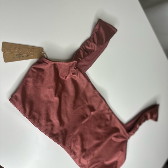 SKIMS STRETCH SATIN SQUARE NECK BRA BERRY M NWT - Picture 8 of 11